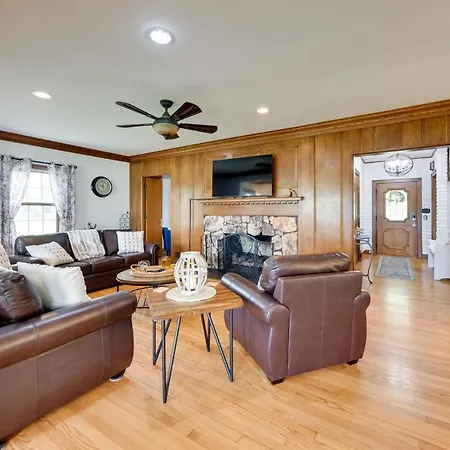 Pistakee Lake Estate With Boat Dock And Launch!