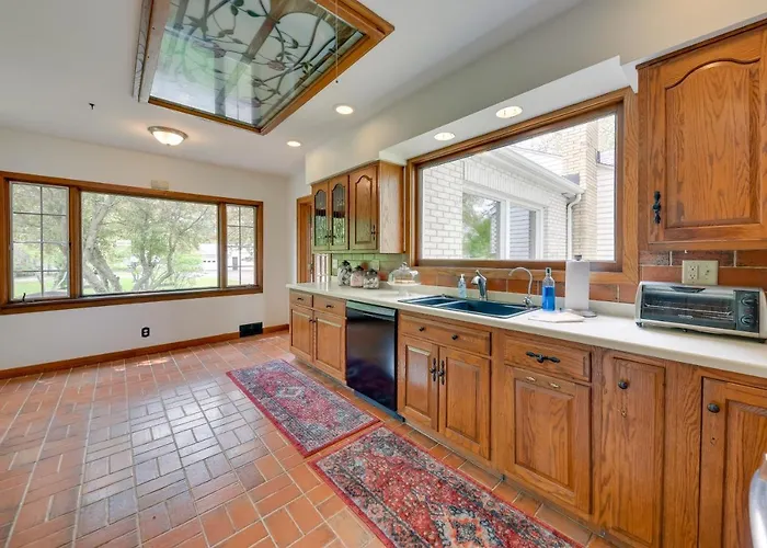 Pistakee Estate W/ Boat Dock & Hot Tub! * Johnsburg