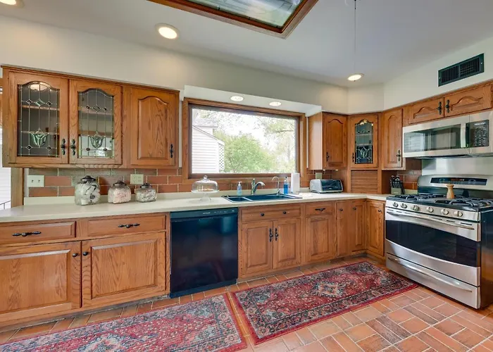 Pistakee Estate W/ Boat Dock & Hot Tub! Johnsburg