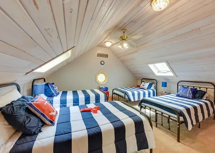 Pistakee Estate W/ Boat Dock & Hot Tub! Ferienhaus *