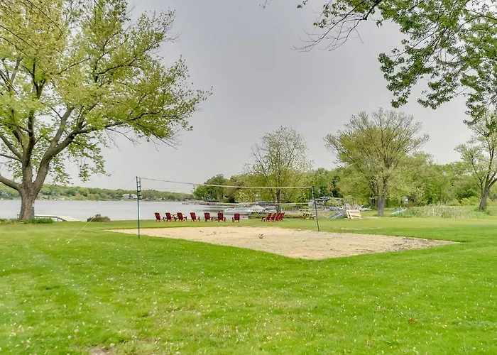 Pistakee Estate W/ Boat Dock & Hot Tub! Ferienhaus Johnsburg